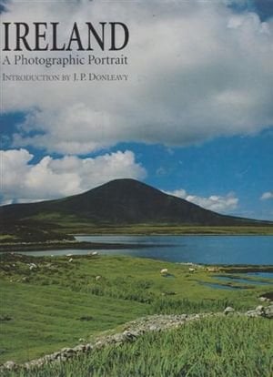 Ireland: A Photographic Portrait (Illustrated Travel)